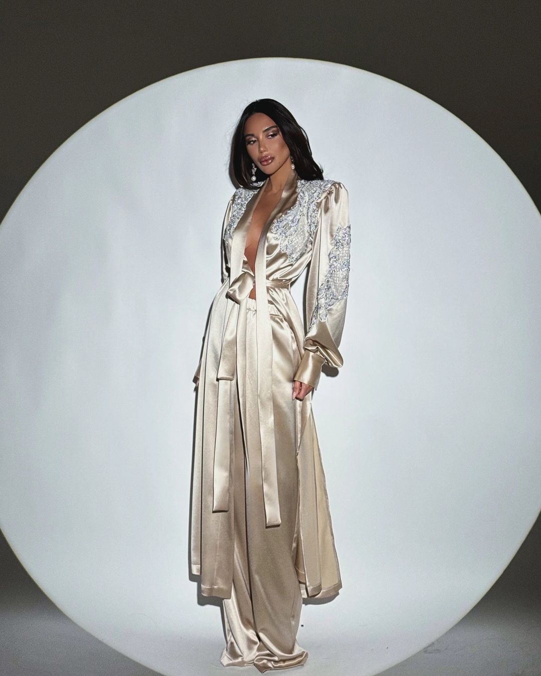 Costume with appliques (Beige) - 3