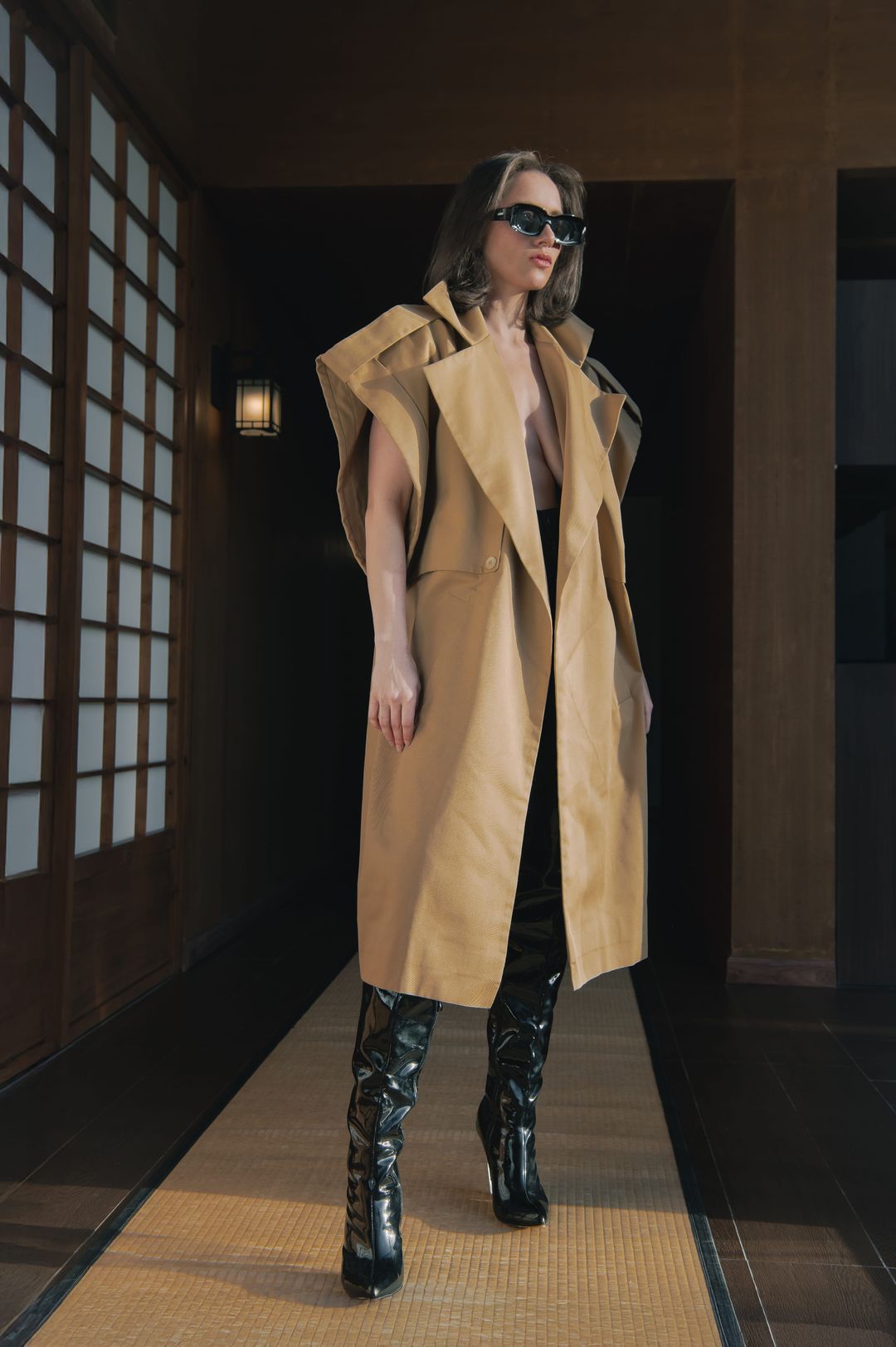 Camel Layered-Lapel Coat And Black Shorts Set - 3