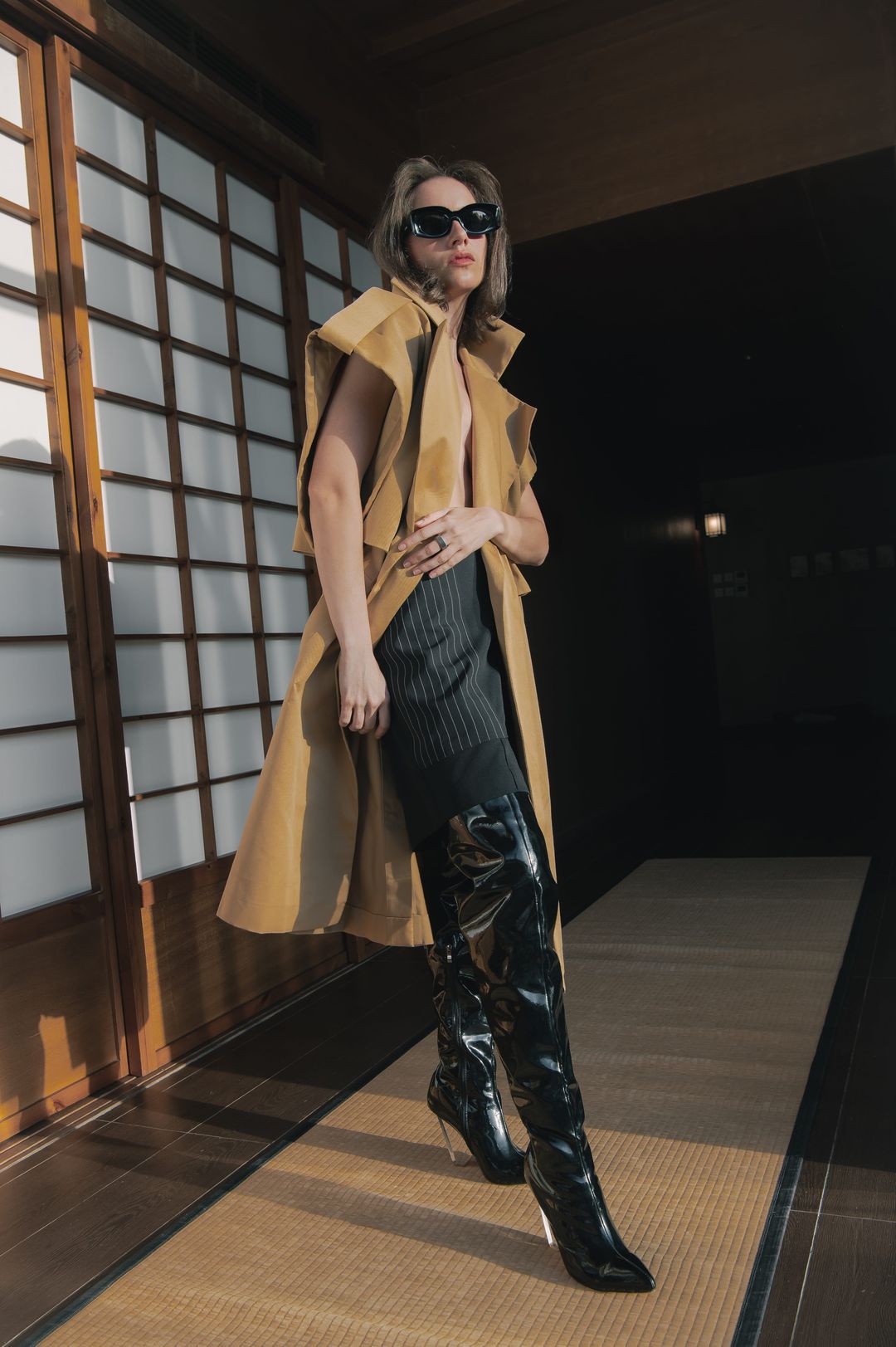 Camel Layered-Lapel Coat And Black Shorts Set - 7