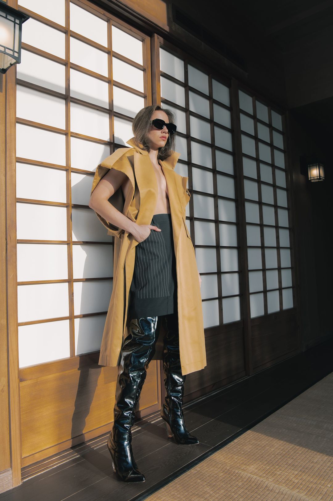 Camel Layered-Lapel Coat And Black Shorts Set - 13