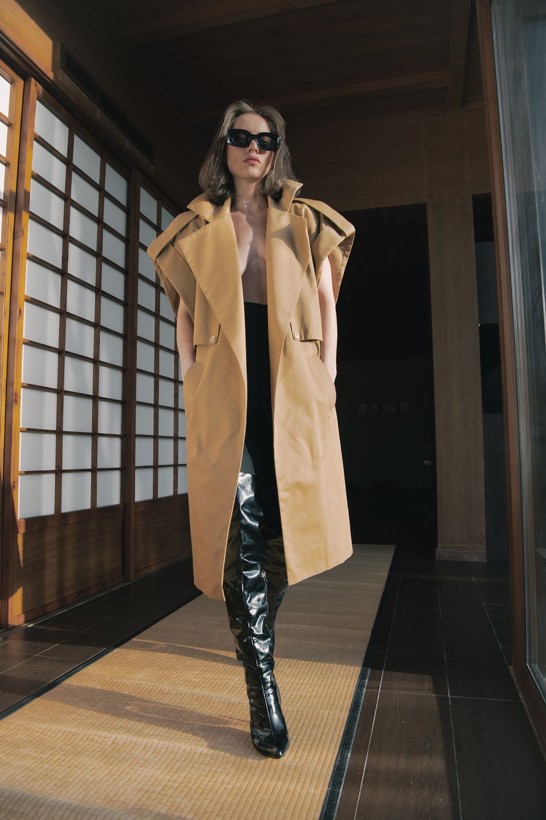 Camel Layered-Lapel Coat And Black Shorts Set - 5