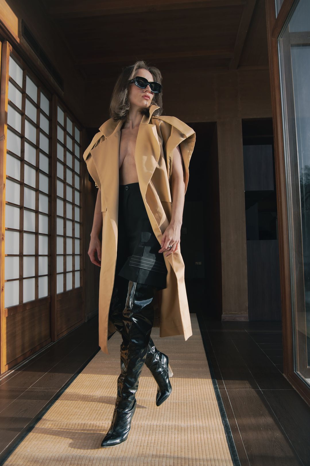 Camel Layered-Lapel Coat And Black Shorts Set - 4