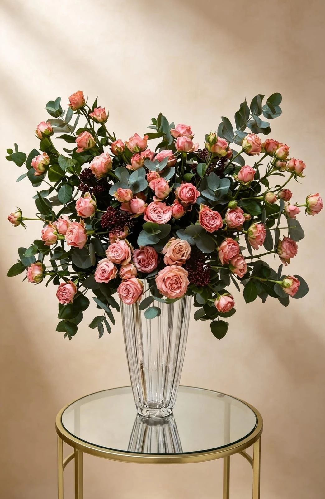 CLEAR VASE WITH DOUBLE COLOR BABY ROSE PINK WITH UCALIPTUS - 1