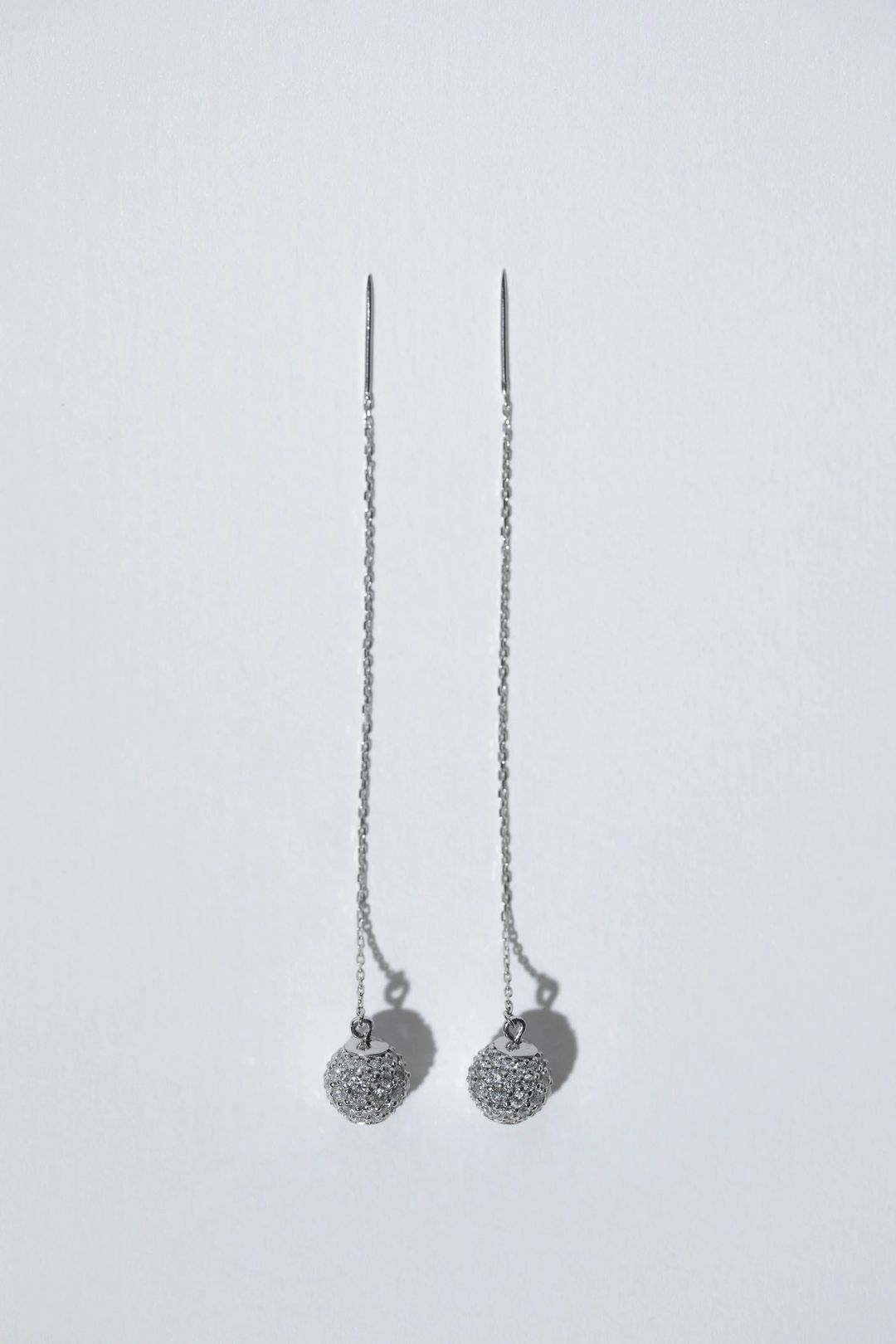 DROPS Adjustable Chain Earrings in Diamonds - 1