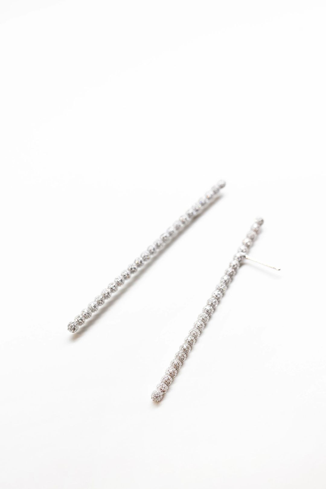 DROPS Long Earrings in Diamonds - 1