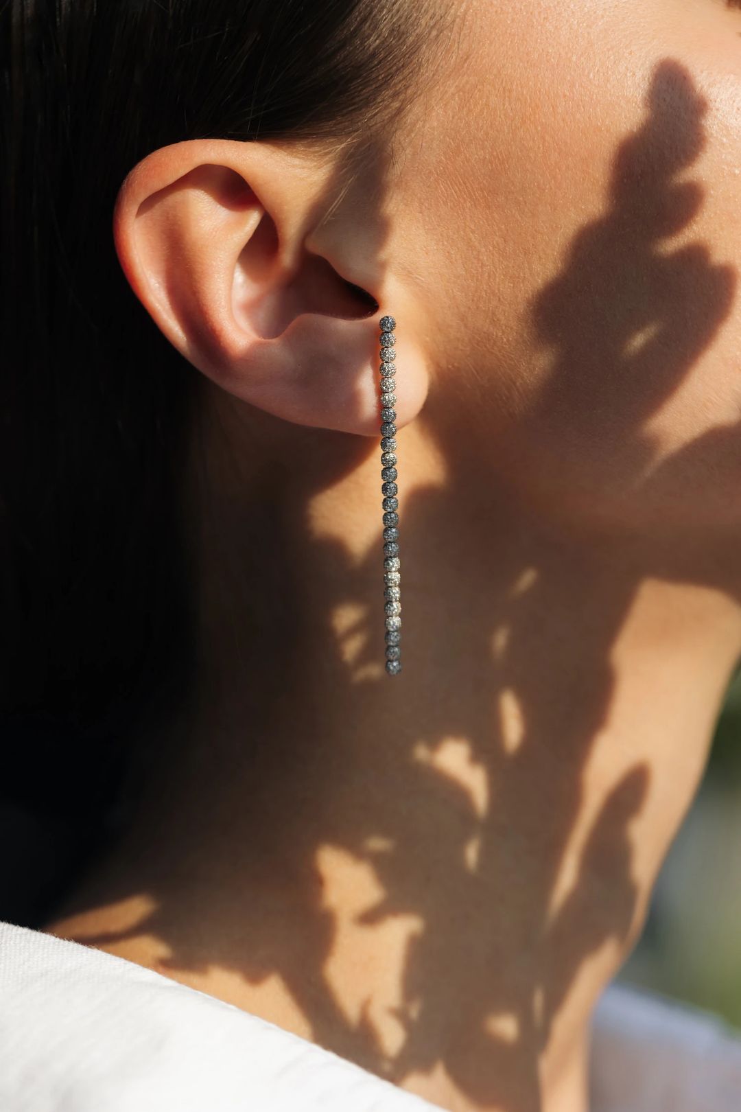 DROPS Long Earrings in Diamonds - 3