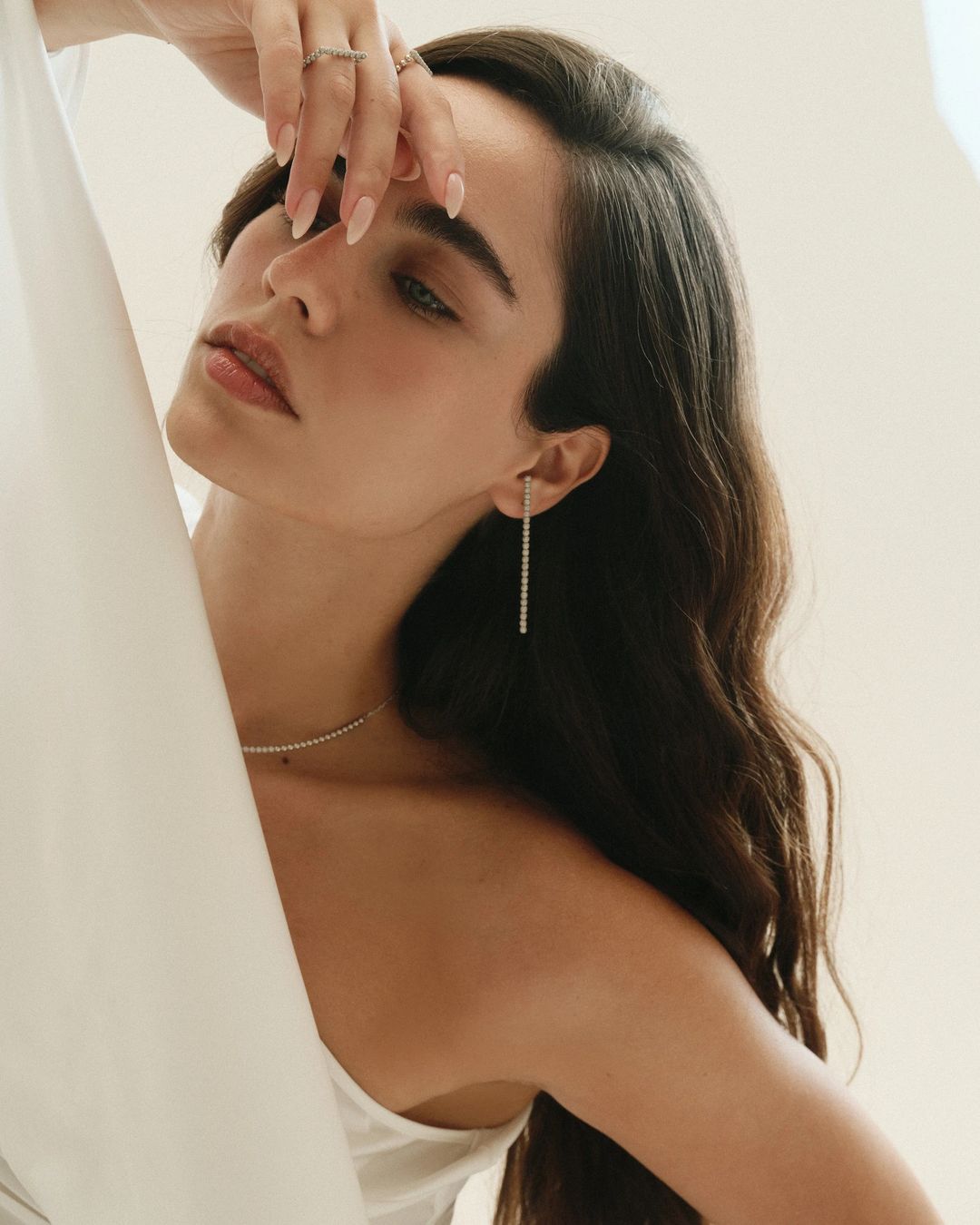 DROPS Long Earrings in Diamonds - 4