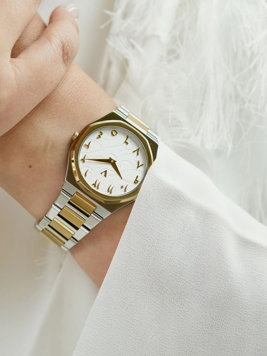 ساعه المستقبل /Gold future watch - 4