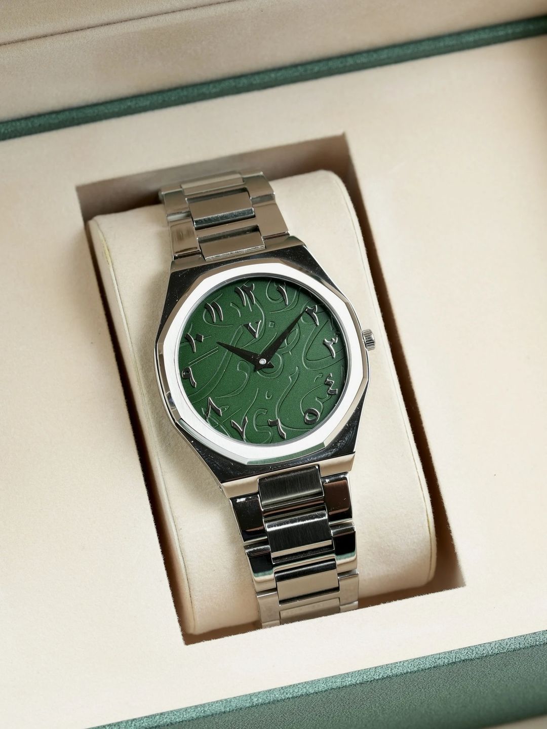 ساعه المستقبل /Green future watch - 3