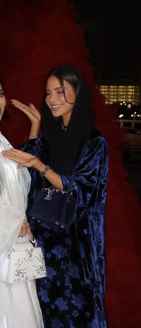 Dark night abaya thumb 2