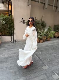 Lady in white thumb 4