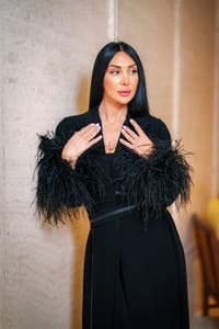 Feathers abaya thumb 5