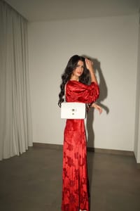 Red abaya thumb 1