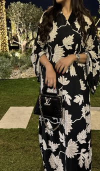 Black abaya with white thumb 1