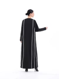 Black and white abaya thumb 3