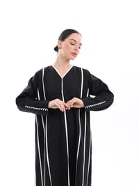 Black and white abaya thumb 5