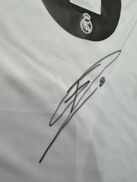 Federico Valverde Signed 2025/26 Real Madrid Jersey (ICONS) thumb 7