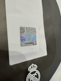 Federico Valverde Signed 2025/26 Real Madrid Jersey (ICONS) thumb 8