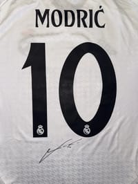 Luka Modric Signed 2024/25 Real Madrid Jersey (ICONS) thumb 6