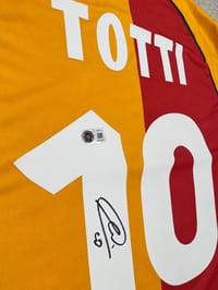 FRANSESCO TOTTI 2001/02 SIGNED ROMA JERSEY (BECKETT) thumb 6