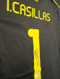 IKER CASILLAS SIGNED 2004/05 REAL MADRID JERSEY (BECKETT) thumb 9