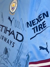 MANCHESTER CITY 2022/23 SQUAD SIGNED JERSEY thumb 12