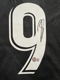 Karim Benzema Signed 2021/22 Real Madrid Jersey (BECKETT) thumb 9