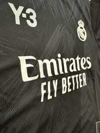 Karim Benzema Signed 2021/22 Real Madrid Jersey (BECKETT) thumb 11