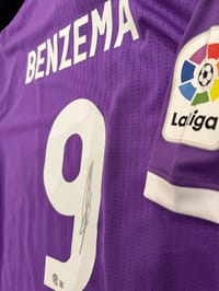 Karim Benzema Signed 2016/17 Real Madrid Jersey (BECKETT) thumb 12