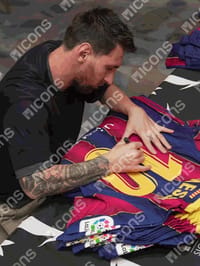 Lionel Messi Signed 2020/21 Barcelona Jersey (ICONS) thumb 14