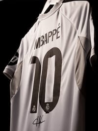 KYLIAN MBAPPÉ SIGNED 2025/26 REAL MADRID JERSEY (GCOA) thumb 7