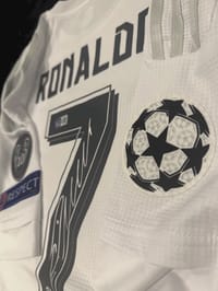CRISTIANO RONALDO SIGNED 2015/16 REAL MADRID JERSEY (BECKETT) thumb 9