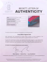 Lionel Messi Signed soccer boot (BECKETT) thumb 6