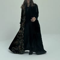 Velvet Abaya w Velvet Tarha A25 thumb 4
