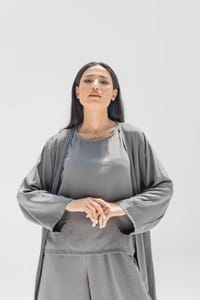 طقم سفر نسائي لينن ثلاث قطع – عباية وتوب وبنطلون مع شيلة | TR50 thumb 5