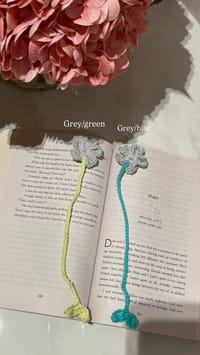 Flower book mark thumb 4