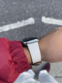 Apple Watch - leather white thumb 2