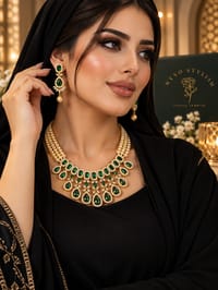 طقم لؤلؤ طبيعي فاخر مرصع بأحجار الياقوت الأخضر thumb 5