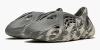 YEEZY FOAM RUNNER MXT MOON GRAY thumb 1