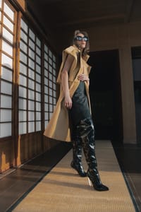 Camel Layered-Lapel Coat And Black Shorts Set thumb 9