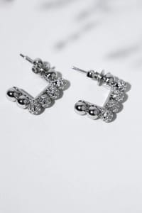 DROPS Medium Earrings in Diamonds thumb 1