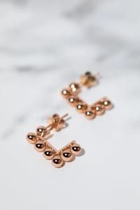 DROPS Medium Earrings thumb 1