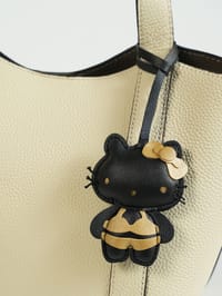 Hello Kitty thumb 2