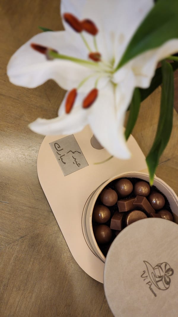 Eid Lily Oval Tray with chocolates