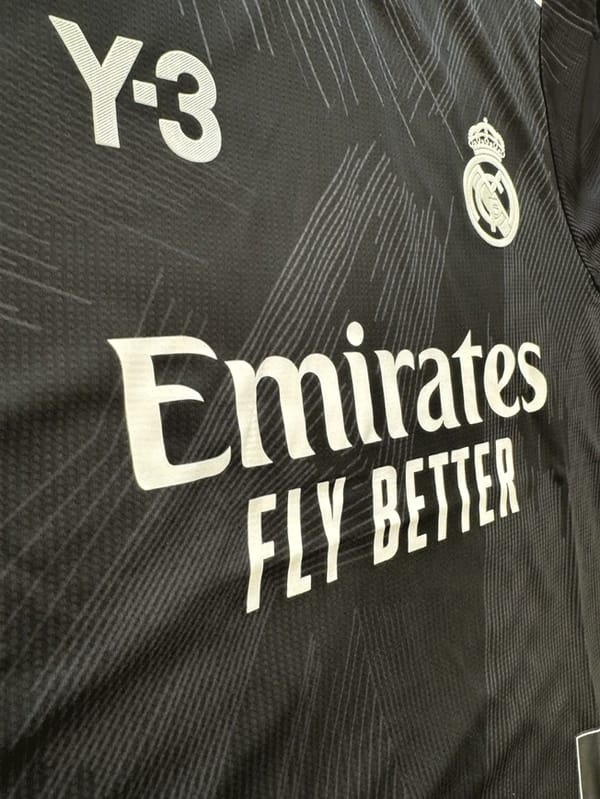 Karim Benzema Signed 2021/22 Real Madrid Jersey (BECKETT)