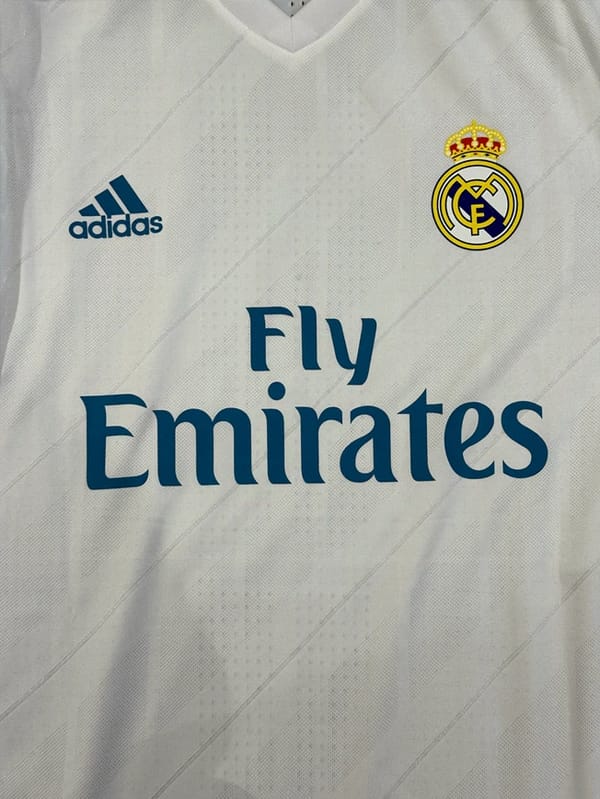 Karim Benzema Signed 2021/22 Real Madrid Jersey (BECKETT)