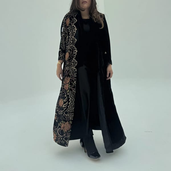 Velvet Abaya w Velvet Tarha A4