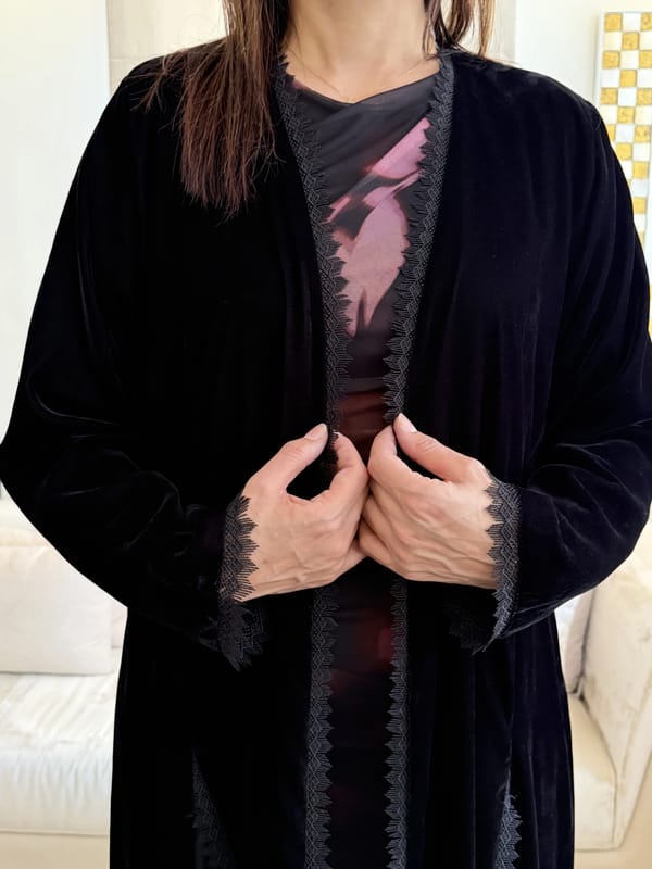 Sheika black velvet abaya