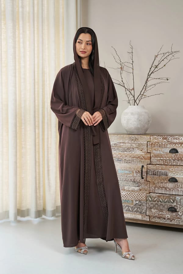 Amira abaya