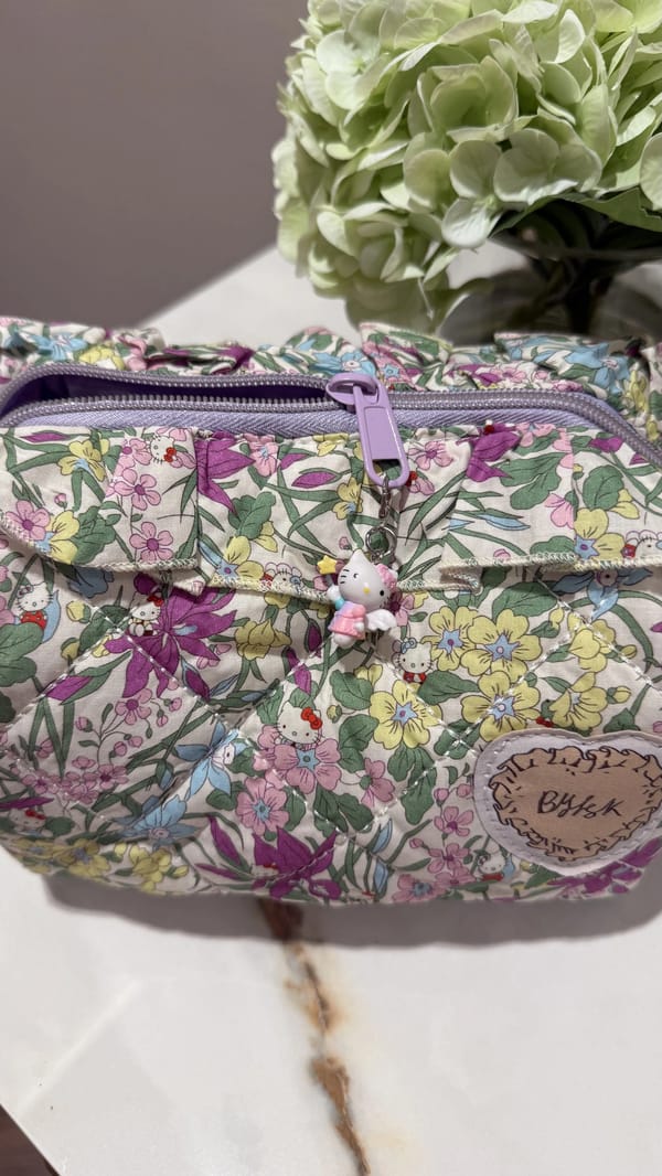 Floral daydream pouch 🪻